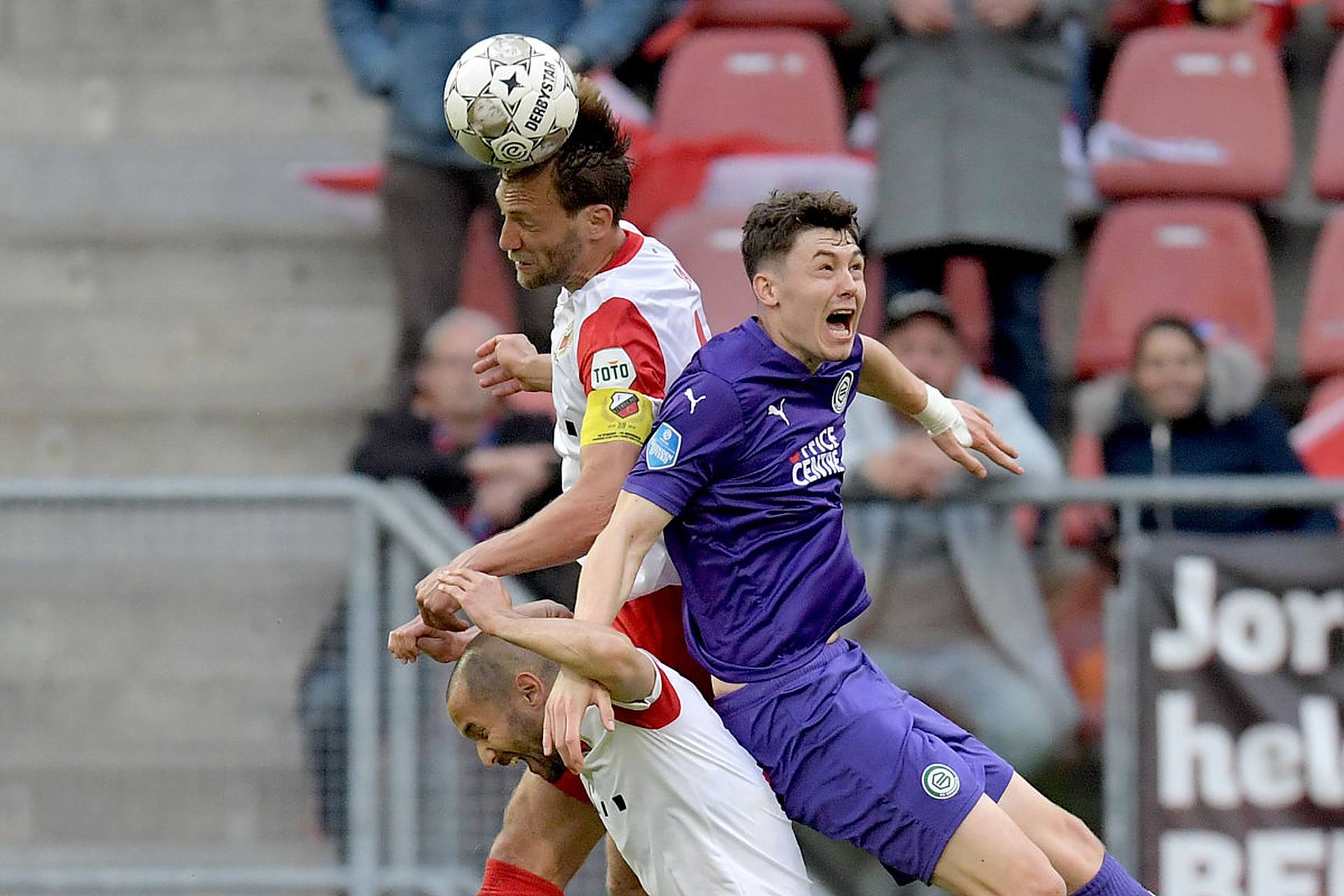 频繁迫使对 频繁迫使对